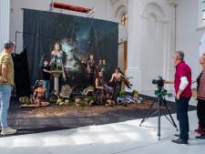 Tv-presentatrice Eva (25), geboren zonder armen, als strijder op de foto: ‘Heb fucking leuk leven’