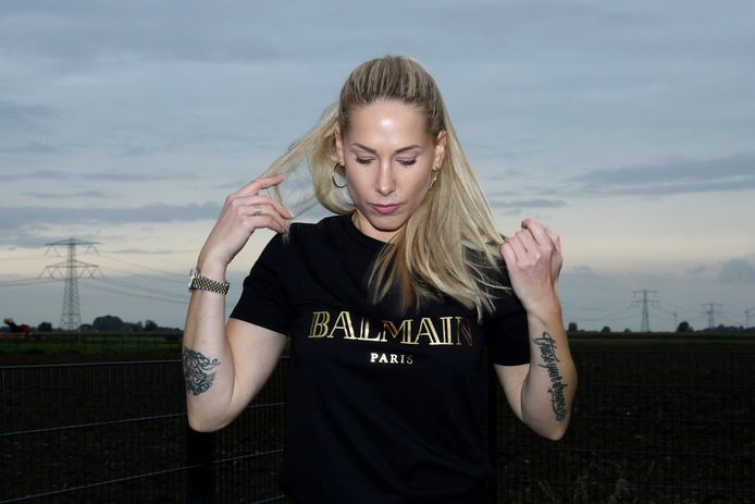 Kristel Elstak, vrouw van dj Paul Elstak, vertelt over het (intens heftige) huiselijk geweld dat ze mee heeft gemaakt in haar eerste relatie, om andere vrouwen te helpen.