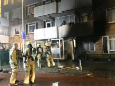 Brand scootmobiel slaat over op woningen: brandweer haalt kinderen uit huis