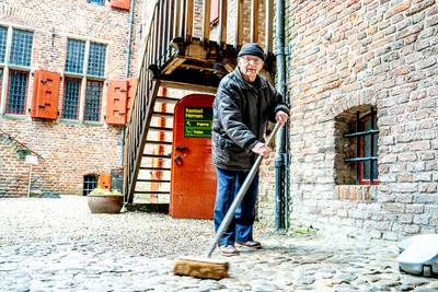 Henk van der Wijst, al vijftig jaar de zingende kasteelheer van Hernen