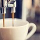 Hoe schadelijk is het om koffie op een lege maag te drinken?