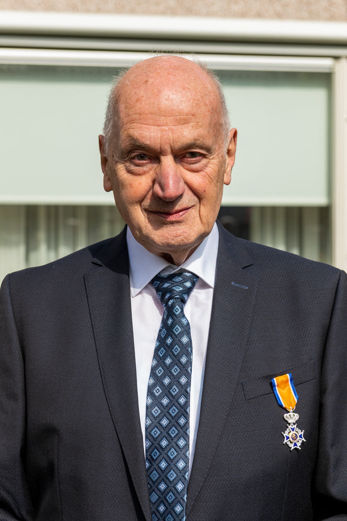 Lintjesregen gemeente Altena, 2022, Rijswijk, burgemeester Lichtenberg, de heer H. Heijstek