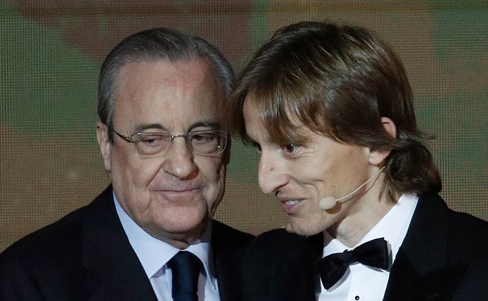 Modric met Real-voorzitter Florentino Pérez.
