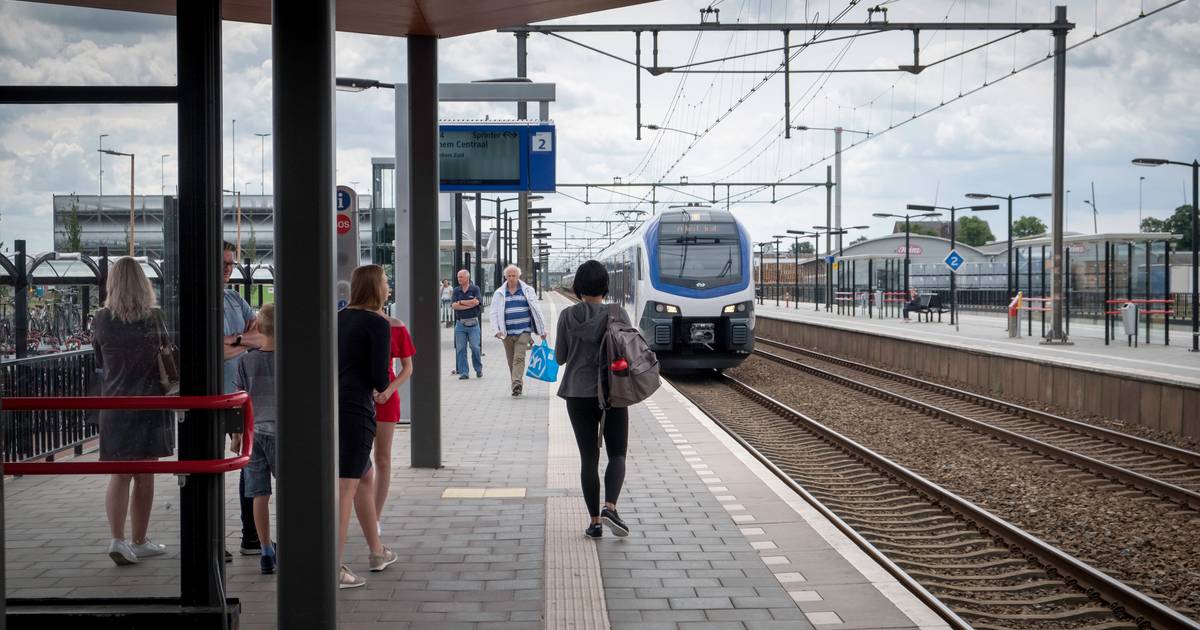 Treinverkeer tussen Arnhem en Nijmegen weer op gang na urenlange stremming Overbetuwe