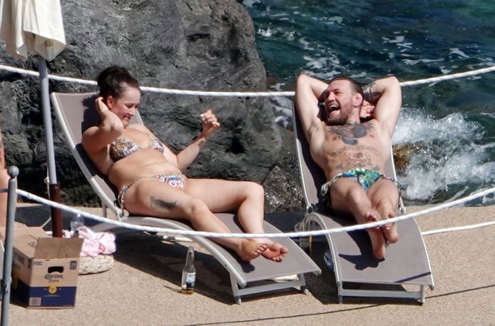 McGregor deze zomer op vakantie met zijn partner Dee Devlin in Italië.
