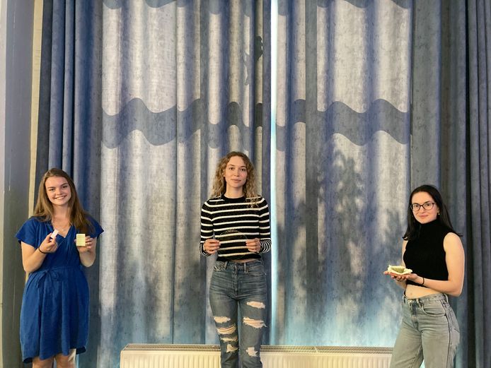 Drie HZ-studenten bedachten nieuwe producten op basis van zeewier. Vlnr: Lydia Sloof, Elizaveta Samoylova en Lidija Pakalnickaite.
