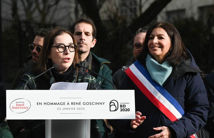 Anne Goscinny et Anne Hidalgo, Maire de Paris à l'inauguration de la statue de René Goscinny dans le 16ème arrondissement.