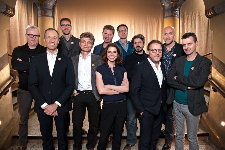 De 11 oprichters van vzw Klimaatzaak. Beeld RV