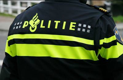 Man (40) verbrandt afval in zijn tuin, maar als agenten komen kijken loopt het uit de hand