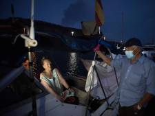 A l'étroit mais à l'abri: aux Canaries, un vieux couple trouve refuge sur un petit bateau