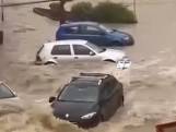 Auto's staan onder water door overstromingen in Frankrijk