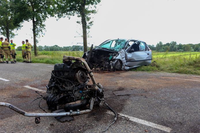 De automobilist raakte bij het ongeluk gewond.