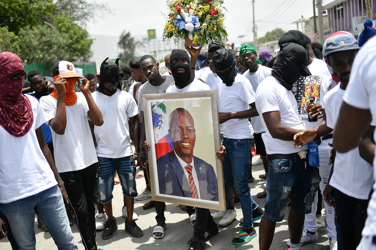 Demonstranten op Haïti vragen berechting van de daders van moord op president Jovenel Moïse. Beeld AP