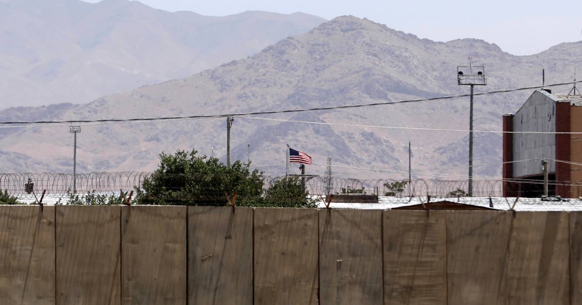 Gli Stati Uniti e le forze della coalizione lasciano la base aerea afgana di Bagram |  all’estero