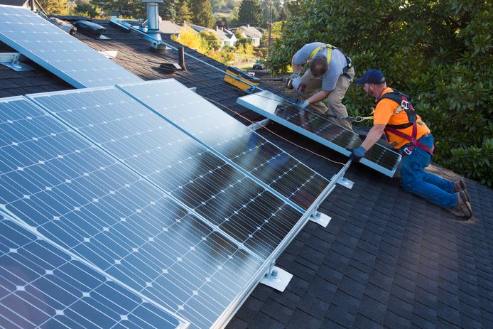 Kan je nu nog een warmtepomp of zonnepanelen plaatsen voor de winter?