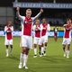 Ajax-supporters zingen Van der Hoorn toe in restaurant en filmen het