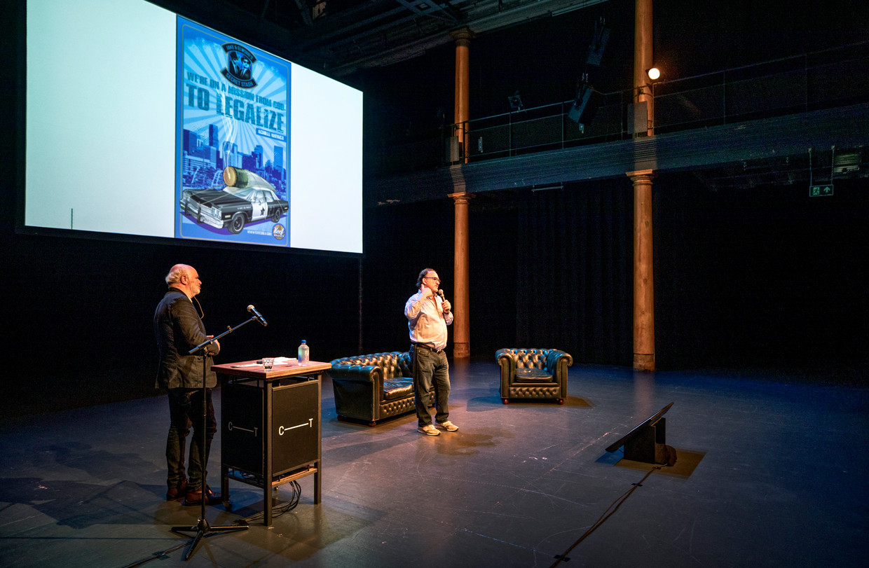 De Amerikaan Jim Belushi is voornamelijk bekend als acteur, maar timmert ondertussen aardig bij in de wietteelt. Hier vertelt hij zijn verhaal bij de cannabisconferentie in Amsterdam.