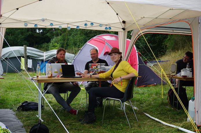 Michel Boezerooij, Dimitri Modderman en Heidi Ulrich op het Deense Bornhack.