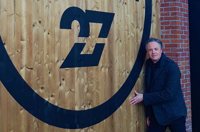 CD&V-fractieleider Bart Breugelmans aan de intussen geprivatiseerde evenementenhal Hangar 27.