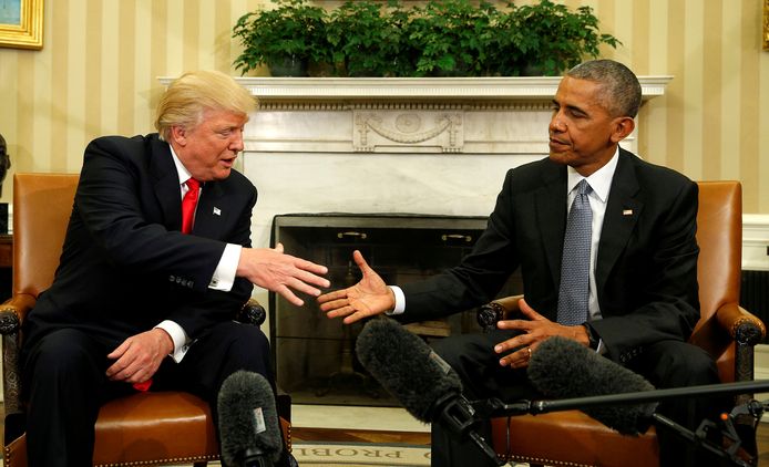 Toenmalig president Barack Obama ontving president-elect Donald Trump in 2016 in de Oval Office van het Witte House, iets wat Trump nu al weken nalaat met president-elect Joe Biden.