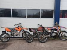 Drie motorcrossers zonder rijbewijs op de bon geslingerd na achtervolging