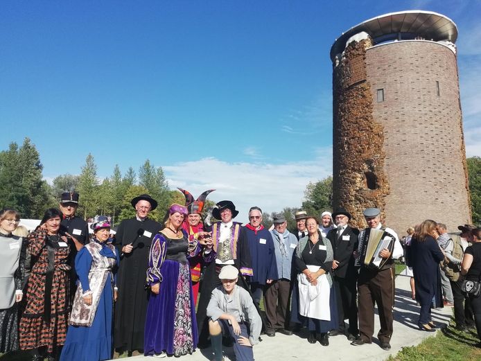 Derde Torenfeesten Lokken Honderden Bezoekers Scherpenheuvel Zichem Hln Be Die mensen waren de uitvinders van de borstcrawl. hln