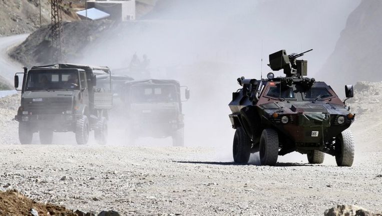 Het Turkse leger patrouilleert in de provincie Hakkari in het zuidoosten van Turkije dichtbij de Iraakse grens. Foto EPA Beeld 