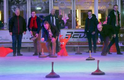 IJsbaan Veenendaal mag drie zondagen open, maar wel ‘vermomd’ als circus