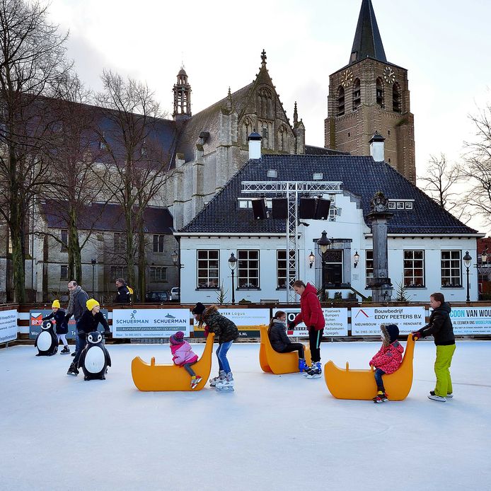 Van ervaren schaatsfanaten tot kleine Wouwenaren die zich op de Markt letterlijk voor het eerst op glad ijs begeven, de ijsbaan is voor veel Wouwenaren een begrip. Het dorp zal het dit jaar helaas opnieuw zonder kunstijsbaan moeten doen.