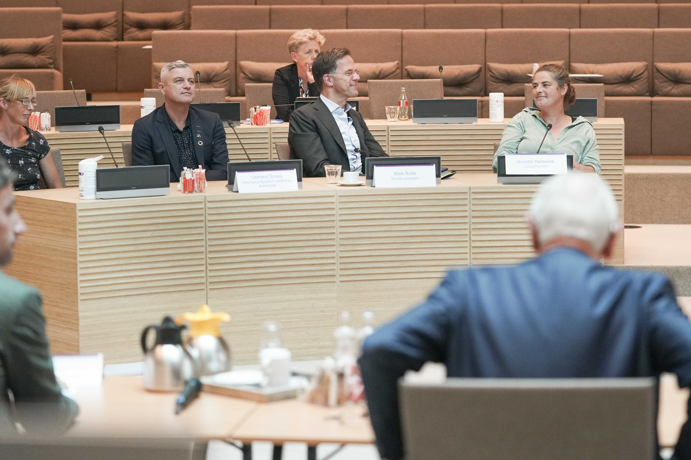 Minister-president Mark Rutte tijdens het gesprek met boerenorganisaties en een afvaardiging van het kabinet onder leiding van Johan Remkes.