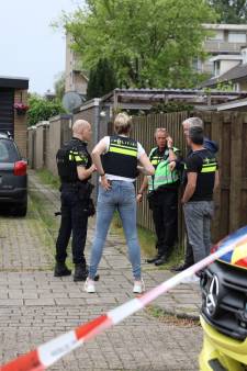 Vrouw neergeschoten in huis terwijl haar man voor de deur staat: politie houdt verdachte aan bij Veenendaal