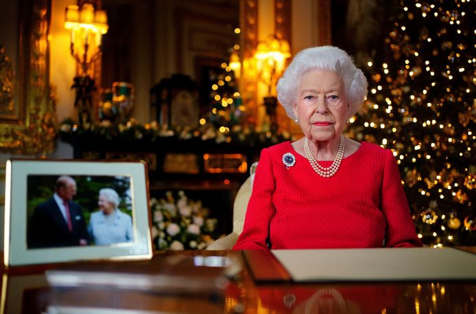 Sur cette photo publiée le jeudi 23 décembre 2021, la reine Elizabeth II de Grande-Bretagne enregistre son émission annuelle de Noël au château de Windsor, à Windsor, en Angleterre.