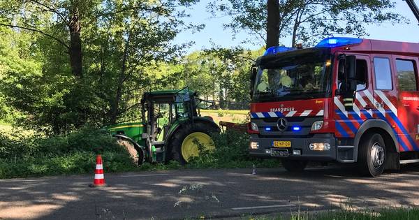 Bestuurder trekker gewond nadat eenzijdig ongeval in Saasveld