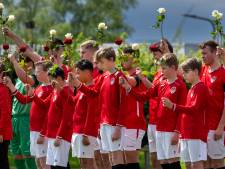 Rode en witte rozen voor hun 12-jarige teamgenootje: ‘Het is niet te bevatten dat Abdul Kader er niet meer is’