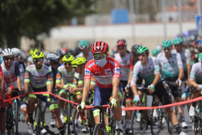 Een nieuwe dag in de Vuelta, met Christian Eiking in de rode leiderstrui.
