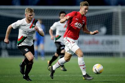 Inspiratieloos NEC met pijnlijke cijfers onderuit bij Jong AZ