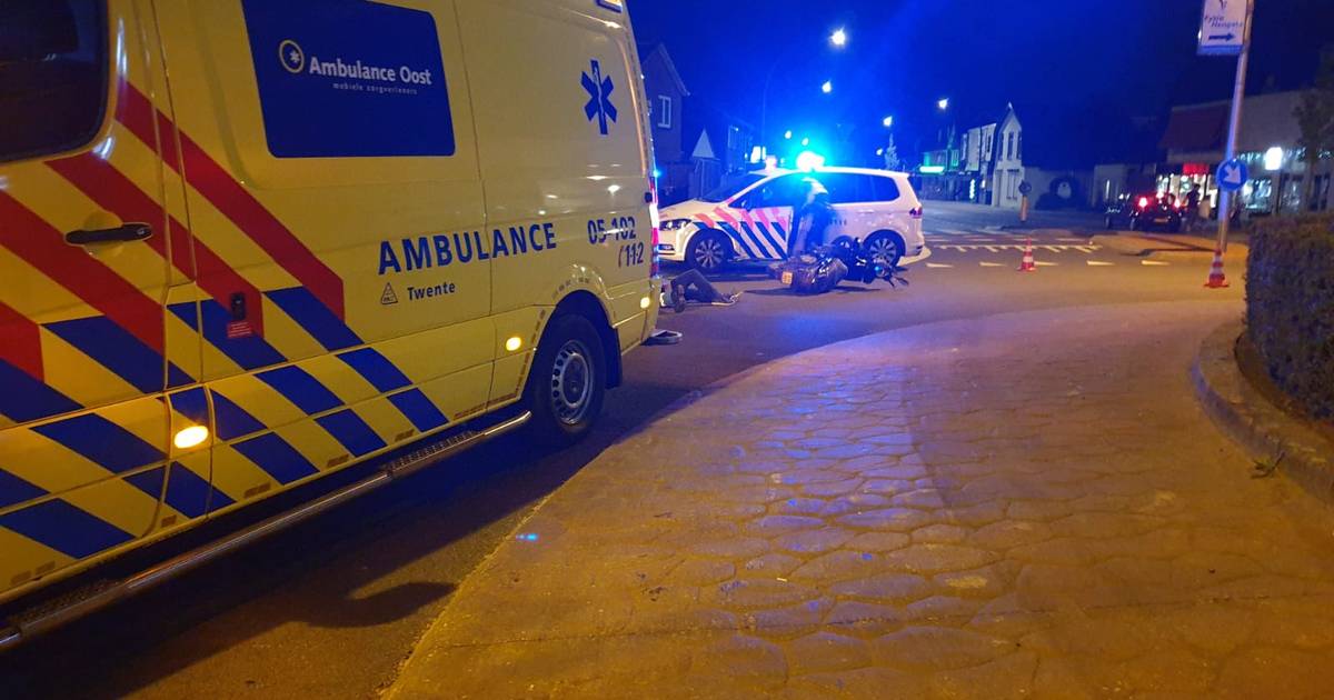 Scooterrijder gewond bij aanrijding in Hengelo.