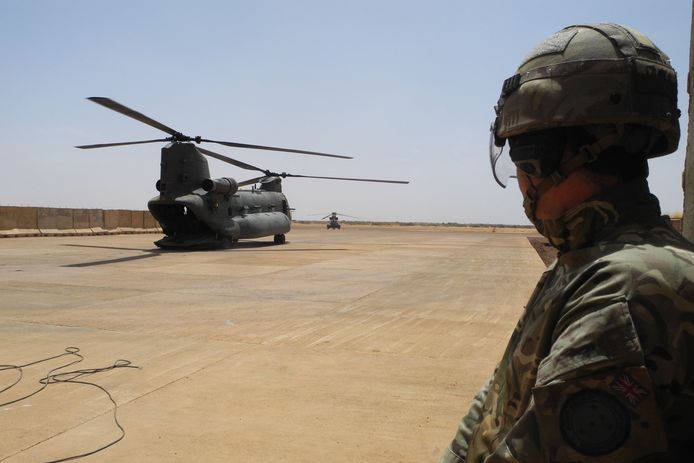 A British soldier watches a Chinook helicopter about to take off from the French military base in Gao.