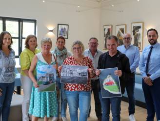 De drie winnaars van de fotowedstrijd Open Monumentendag namen hun prijs in ontvangst