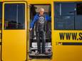 Henk Schuijl nam na vijftien jaar afscheid van de knalgele bus.