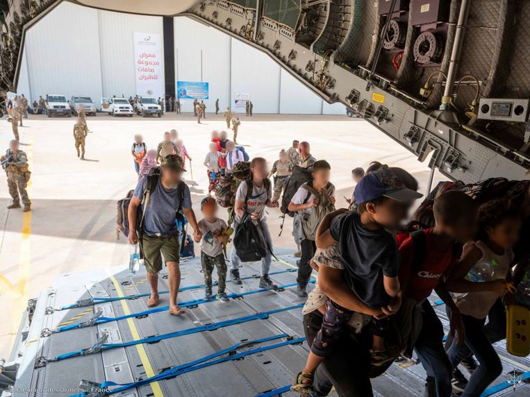 The first Dutch evacuees flew with a French evacuation flight.  Image access point