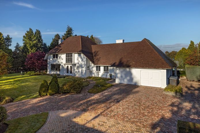 De villa van Corry Konings aan de Bosscheweg, vraagprijs 1,5 miljoen, staat te koop