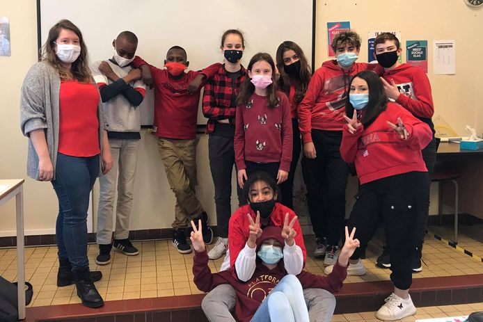 De leerlingen van GO! Atheneum Denderleeuw kwamen in het rood gekleed naar school voor Rode Neuzendag.