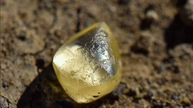 Amerikaanse vrouw vindt diamant van 4.38 karaat in ‘diamantenpark’ van Arkansas
