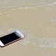 Neen, u moet een natte smartphone niet gewoon in rijst leggen. Dit is wat u wél kunt doen