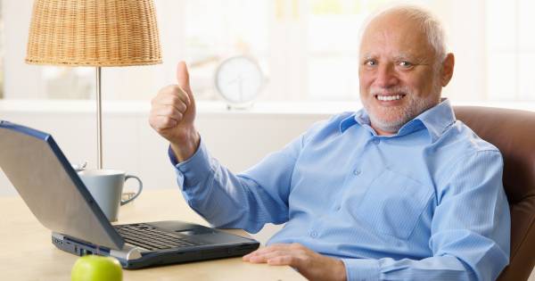 Pijn Weglachende Man Achter Beroemde Meme Doet Zijn Verhaal Ik Ben Niet Echt Verdrietig Buitenland Ed Nl