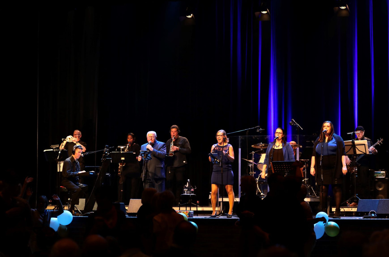The Cast Band laat Halle verjaardag Will Tura vieren op de