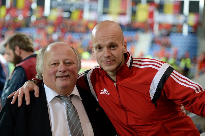 Sebastien Delferière met zijn vader David, die als voorzitter van het Belgische vrouwenvoetbal ook voor de Belgische bond werkt.