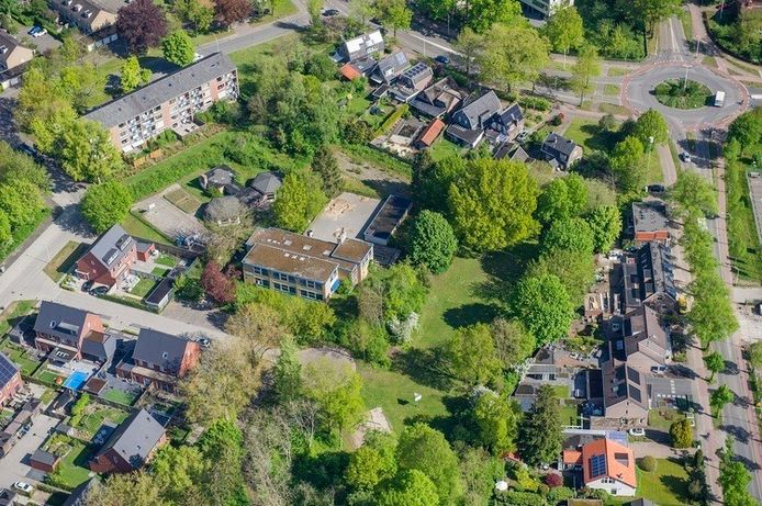 De school aan de Wittenstein, vanuit de lucht gezien.