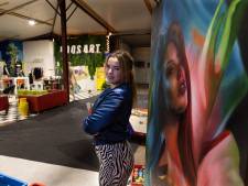 Rosalie de Graaf opent tattooshop: ‘Na muren leef ik mij nu ook uit op mensen’
